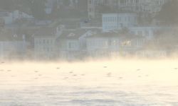 İstanbul Boğazı'nda denizden buhar yükseldi