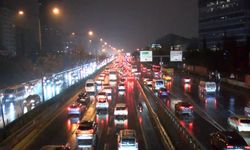 İstanbul'da yağışın etkisiyle trafik yoğunluğu