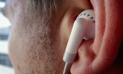 ‘Kulaklık kullanımı işitme sağlığını tehdit edebilir’