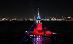 Kız Kulesi’nde yılbaşına özel ışık şovu mest etti