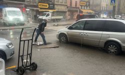 Beyoğlu’nda lodos ve sağanak kabusu: Esnaf kendi önlemini kendi aldı