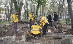 Mezarlığın altından tarih çıkıyor