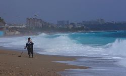 Uzaktan görenler ne yaptıklarını merak ediyor! Onlar para peşinde