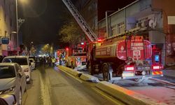 Beyoğlu’nda 4 katlı iş yerinde yangın