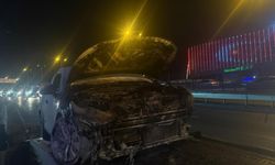 İstanbul'da seyir halindeki araç alev alev yandı