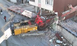 Başakşehir'de korku dolu anlar: TIR binaya çarptı