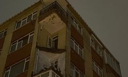 Gece yarısı Bahçelievler'de binada balkon çöktü