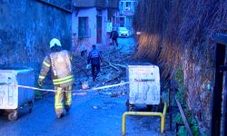 Fatih'te istinat duvarı çöktü! Ekipler harekete geçti