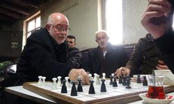 Bu çay evinde kağıt yok, satranç var!