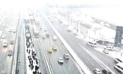 Üsküdar’da karlı yokuş kazaya neden oldu