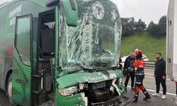 Konyaspor takım otobüsü TEM Otoyolu'nda kaza yaptı