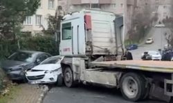 Yokuştan kayan TIR 5 araca çarptı