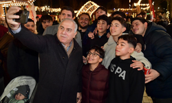 Başkan Turan, Topkapı Kaleiçi Meydanı’nda hemşehrileriyle buluştu