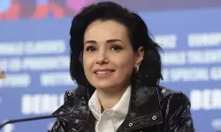 Berlin’de Özgü Namal’ın Türkiye cevabı takdir topladı