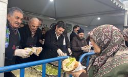 Ümraniyeliler sağanak yağışa aldırış etmedi, bol bol hamsi yedi