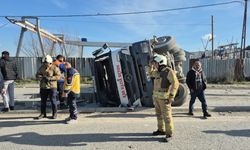 Beton mikseri devrildi: Sürücü yaralandı