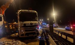 Büyükçekmece TEM Otoyolu’nda tır devrildi