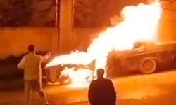 Park halindeki otomobil alev alev yandı