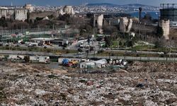 Tarihi Kazlıçeşme Meydanı içler acısı halde!