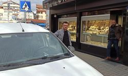 Otomobilini altın ile satışa çıkardı, ilçede gündem oldu
