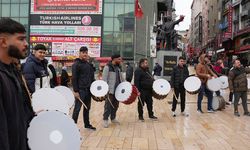Davulcular sessiz eylem yaptı