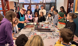 Diplomat çocukları İstanbul’da ebru sanatıyla tanıştı