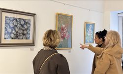 “Suya Yazılan” ebru sergisi Bağımsız Sanat Vakfı’nda açıldı