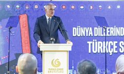 Bakan Ersoy, “Dünya Dillerinde Türkçe” sözlüğünü tanıttı