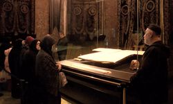 İstanbul'da Hırka-ı Şerif'e yoğun ilgi