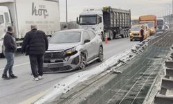 Büyükçekmece'de hafriyat kamyonu devrildi