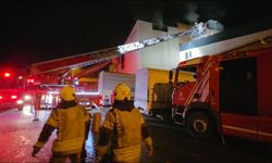 2 katlı mobilya mağazasında yangın