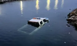 İBB'ye ait zabıta aracı denize düştü