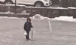 Yoğun kar yağışında duygulandıran görüntü