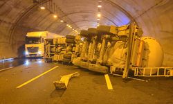 Çatalca'da tünelde tanker devrildi