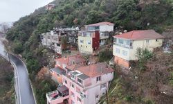 Merdiven çöktü; 4 bina tahliye edildi