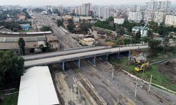 James Bond filmindeki köprü yıkılıyor