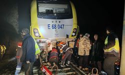 Balıkesir'de yolcu treni raydan çıktı