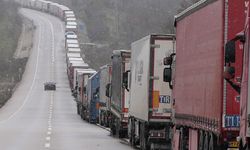 Edirne’de kilometrelerce tır kuyruğu