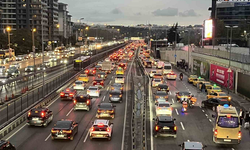 İstanbul’da trafik %81’e ulaştı, soğuk ve rüzgar yolları kilitledi