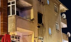Sancaktepe’de 3 katlı binada yangın