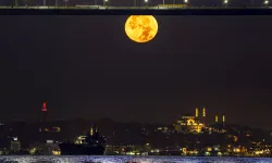 İstanbul’da dolunay seyirlik manzara oluşturdu