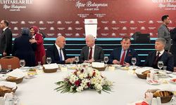 Vali Davut Gül, muhtarla iftarda buluştu