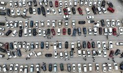 İkinci el oto pazarında buruk bayram