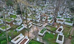 Arnavutköy’de mezarlık sular altında kaldı