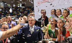 Bakan Bak: Kadın sporcularımızla gurur duyuyoruz