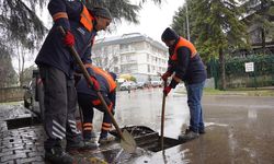 Tuzla Belediyesi yağışa karşı sahada