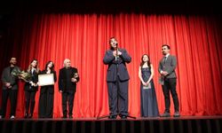 Dünya Tiyatro Günü’nde İsmail Dümbüllü geleneği Ataşehir’de yaşatıldı