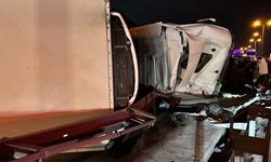 TEM Otoyolu'nda tır devrildi