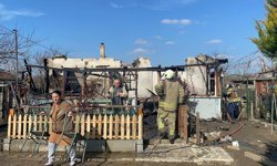 Evleri küle dönen çifte komşularından destek