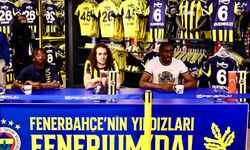 Guendouzi, Cherif ve Nene imza gününde taraftarlarla buluştu